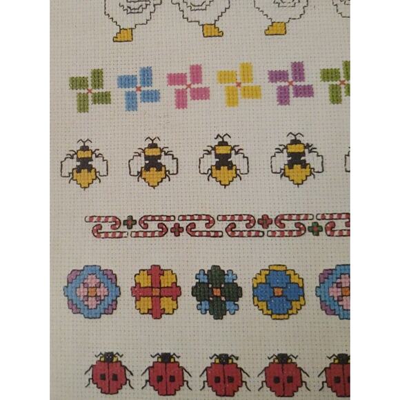Mini Motif Borders 1983 Chicks, Ladybugs, Ducks, Bees, Cupcakes Hearts, Piano - Picture 7 of 7